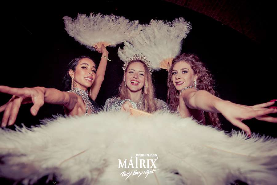 01_matrix-party_24_10_2025