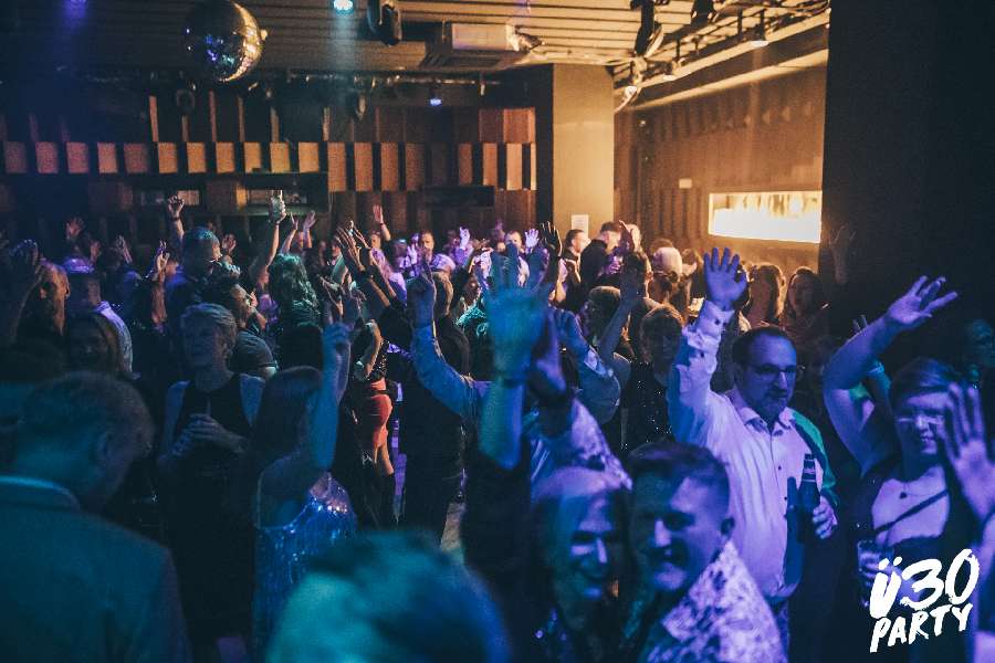 15_haus_ungarn-u30_party_31_12_2025