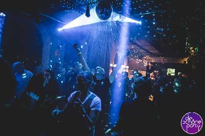 09_frannz-schoene_party_31_12_2025