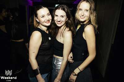 Party Bild aus dem Weekend Club Berlin vom 27.04.2024