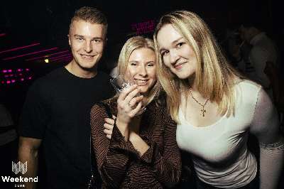 Party Bild aus dem Weekend Club Berlin vom 23.02.2024